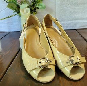 Stuart Weitzman 7.5 cutout flats